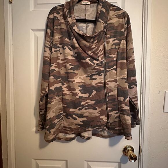 Camo Hideout Jacket by Andree' by Unit 3X - Picture 1 of 12